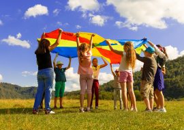5 ways outdoor play benefits your children